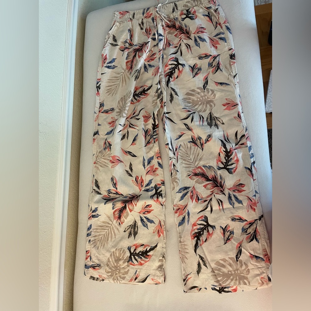 Linen floral pants.